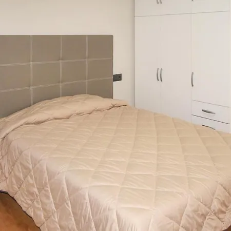 3 Bedroom Gorgeous In Αλικάντε